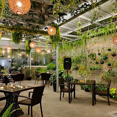 Hotel Halo Angeles City Экстерьер фото