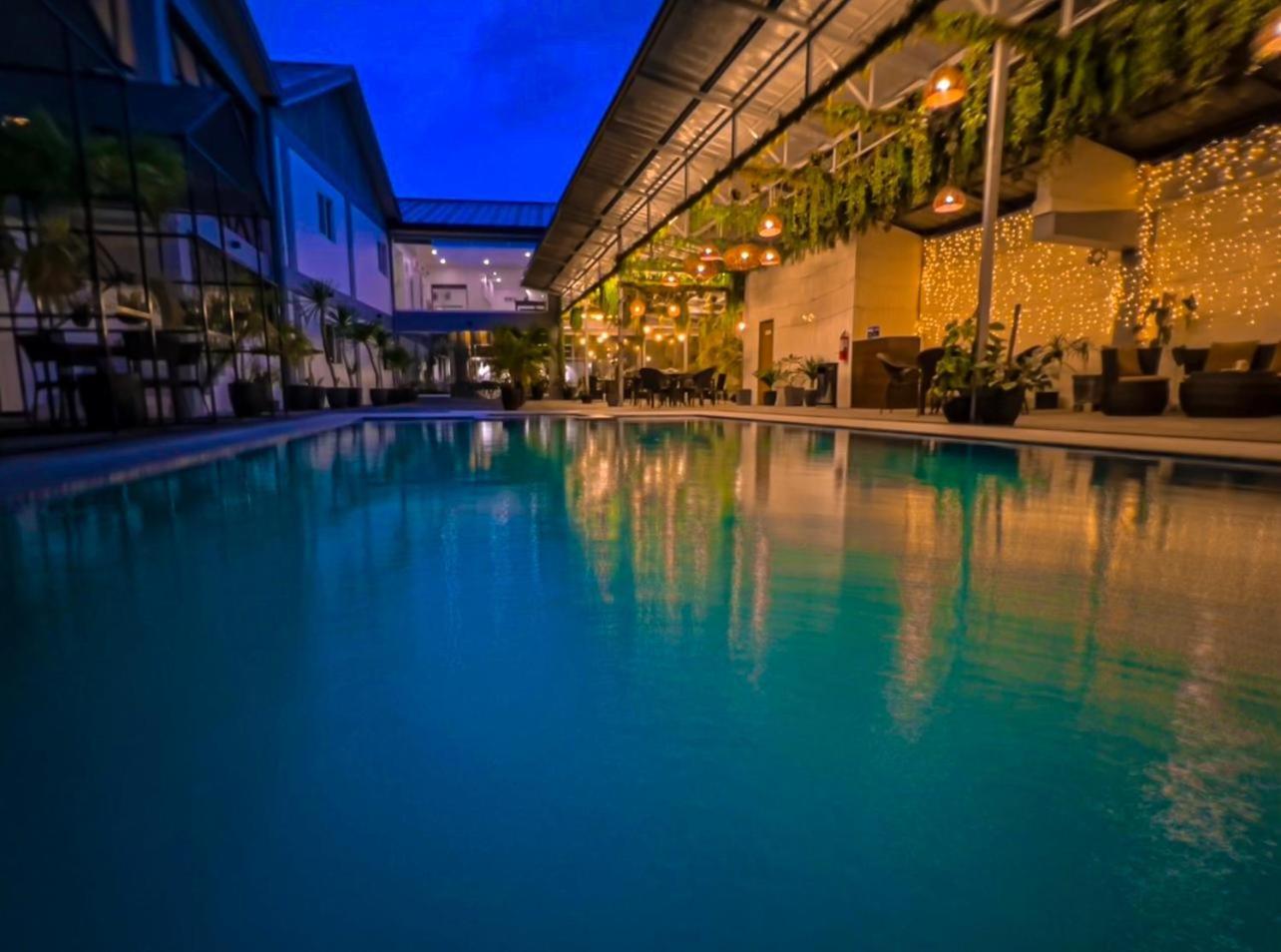 Hotel Halo Angeles City Экстерьер фото