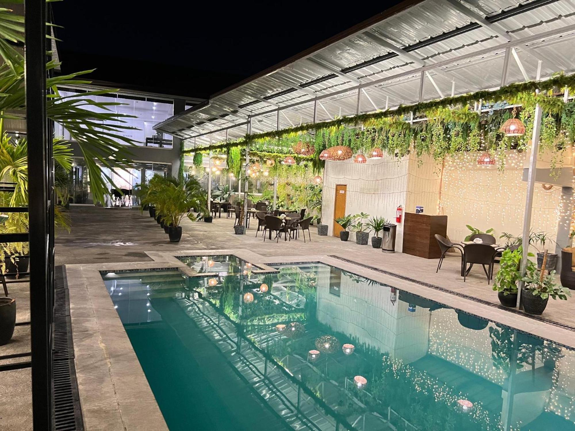 Hotel Halo Angeles City Экстерьер фото